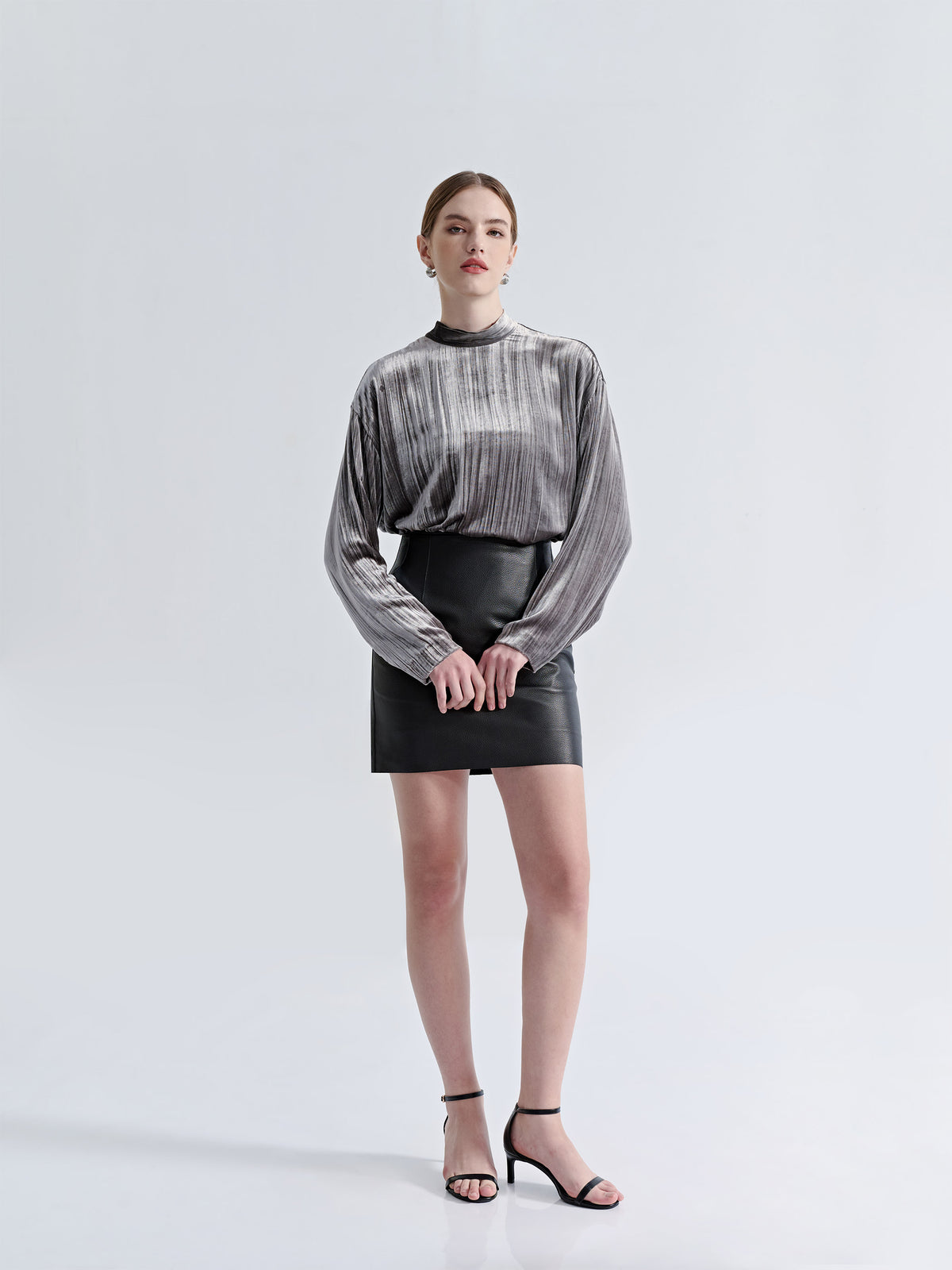 MOCK NECK VELVET TOP