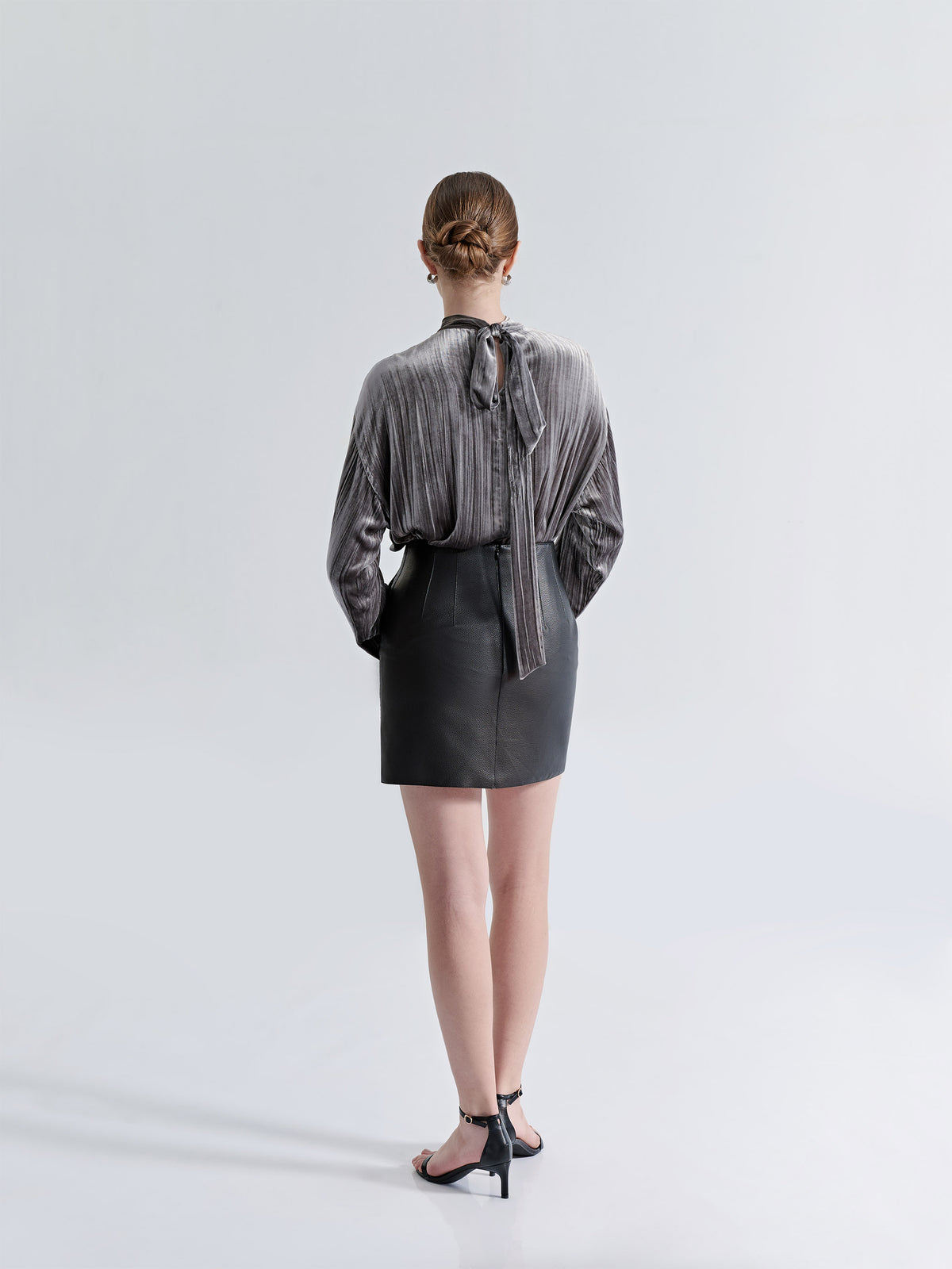 MOCK NECK VELVET TOP