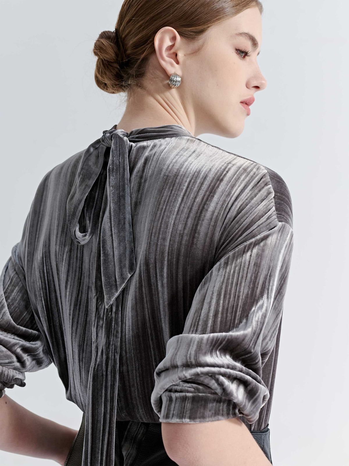 MOCK NECK VELVET TOP