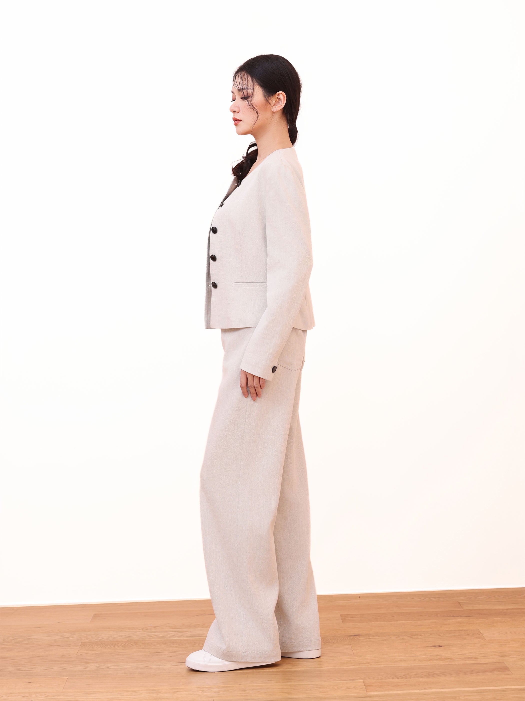 COLLARLESS BUTTONED SUIT JACKET | Women's Designer Suits in